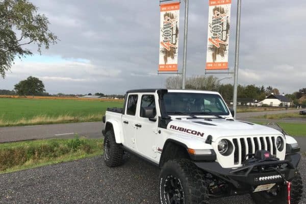 Een gepimpte Jeep door 4LOW